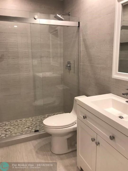 For Rent: $1,700 (1 beds, 1 baths, 705 Square Feet)