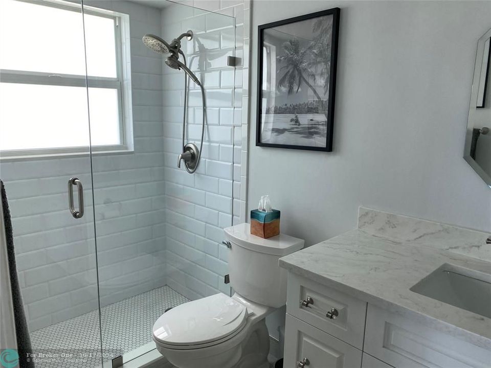 For Sale: $299,500 (2 beds, 2 baths, 938 Square Feet)