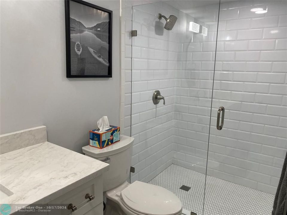 For Sale: $299,500 (2 beds, 2 baths, 938 Square Feet)