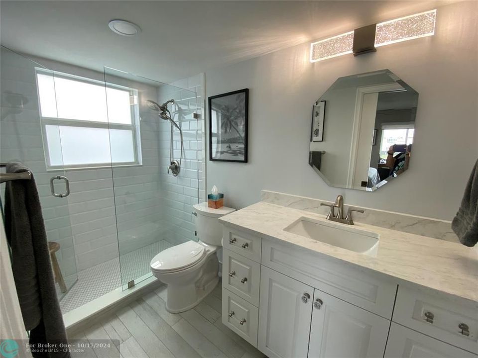 For Sale: $299,500 (2 beds, 2 baths, 938 Square Feet)