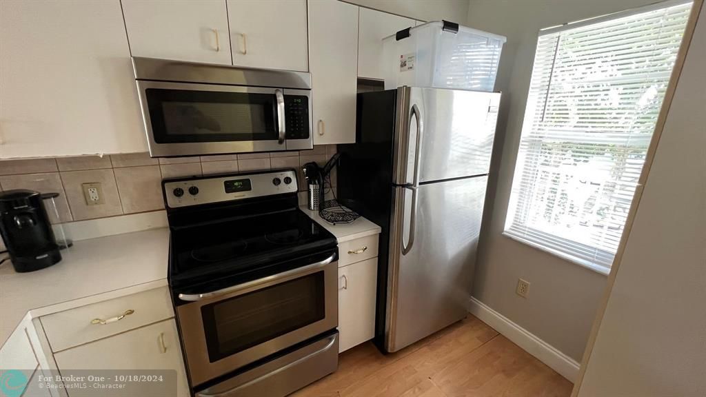 For Rent: $1,850 (2 beds, 2 baths, 920 Square Feet)