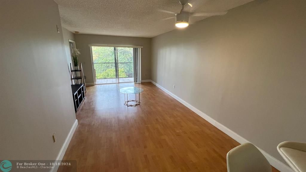 For Rent: $1,850 (2 beds, 2 baths, 920 Square Feet)