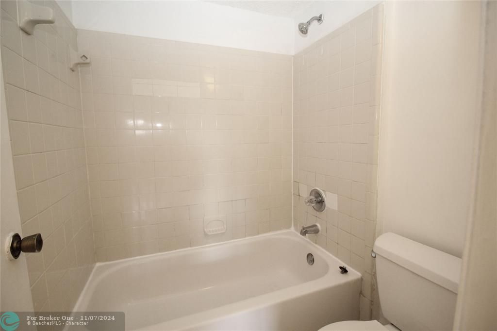 For Rent: $1,600 (1 beds, 1 baths, 620 Square Feet)