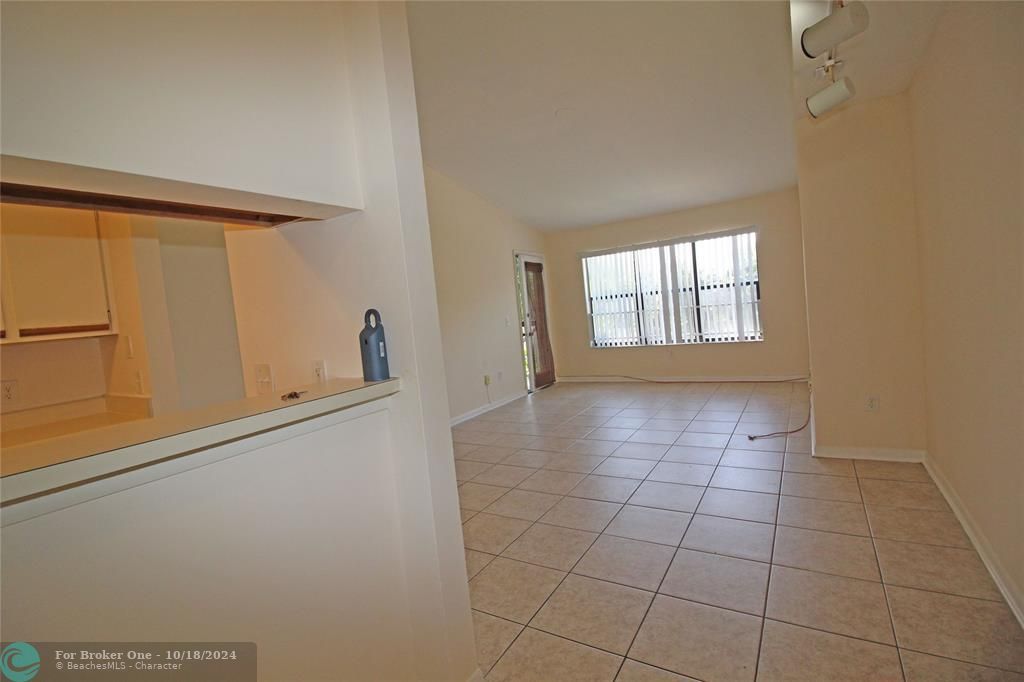 For Rent: $1,600 (1 beds, 1 baths, 620 Square Feet)