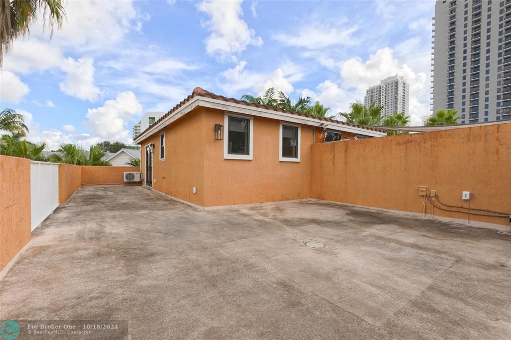 For Rent: $6,000 (4 beds, 3 baths, 2201 Square Feet)