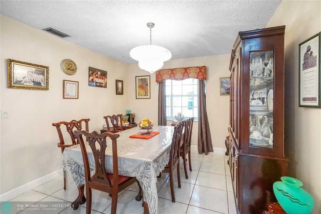 En Venta: $399,000 (2 camas, 2 baños, 1745 Pies cuadrados)