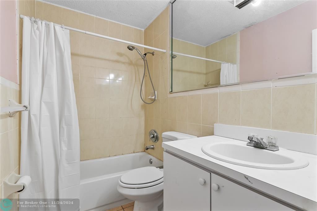 For Rent: $1,900 (2 beds, 2 baths, 848 Square Feet)