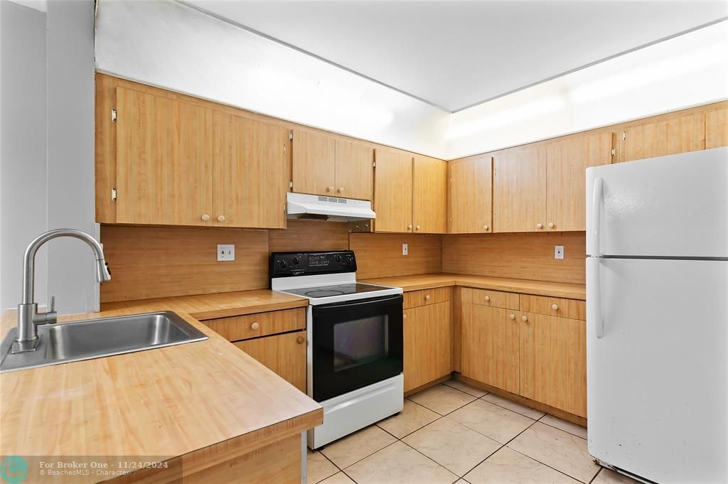 For Rent: $1,900 (2 beds, 2 baths, 848 Square Feet)