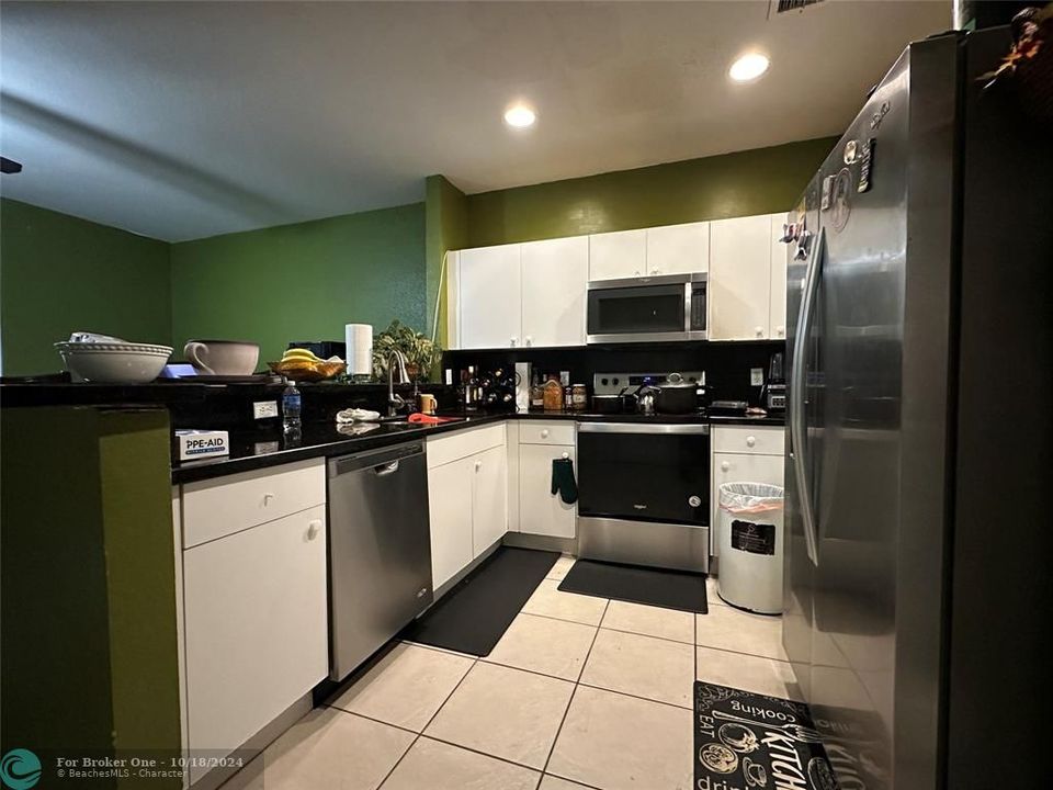 For Rent: $2,800 (3 beds, 2 baths, 1423 Square Feet)