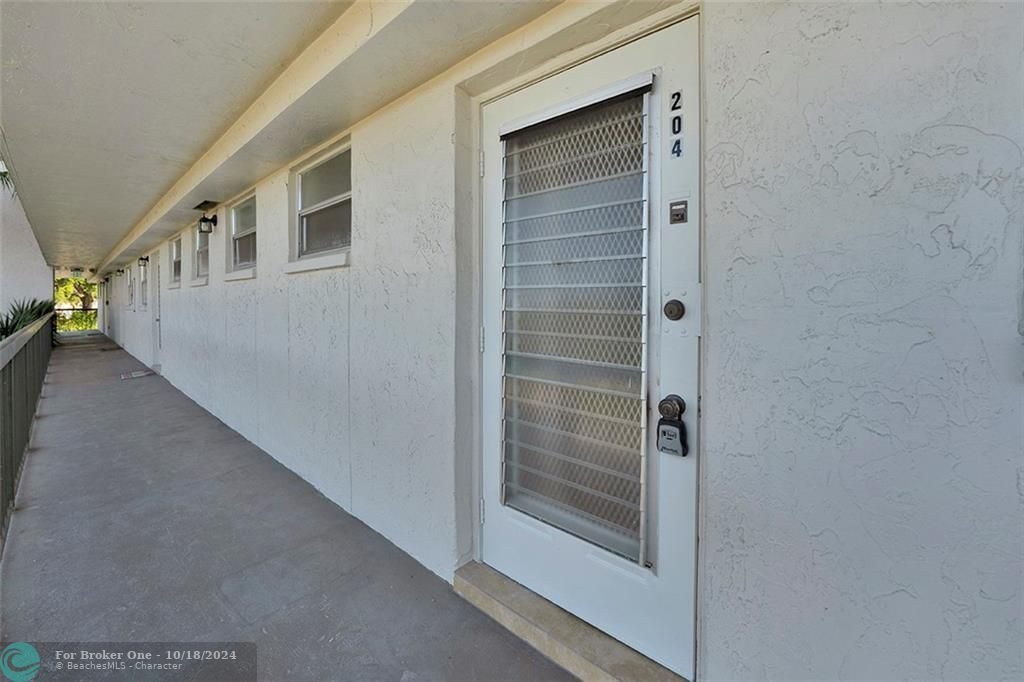 For Rent: $2,000 (2 beds, 2 baths, 943 Square Feet)