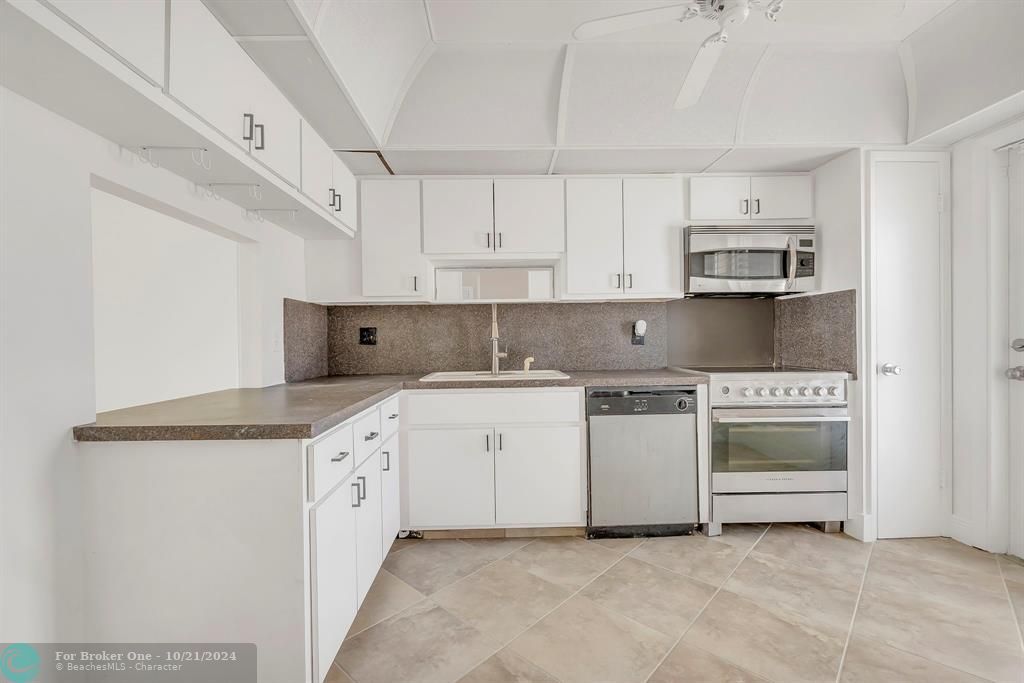 For Sale: $607,900 (2 beds, 2 baths, 1140 Square Feet)