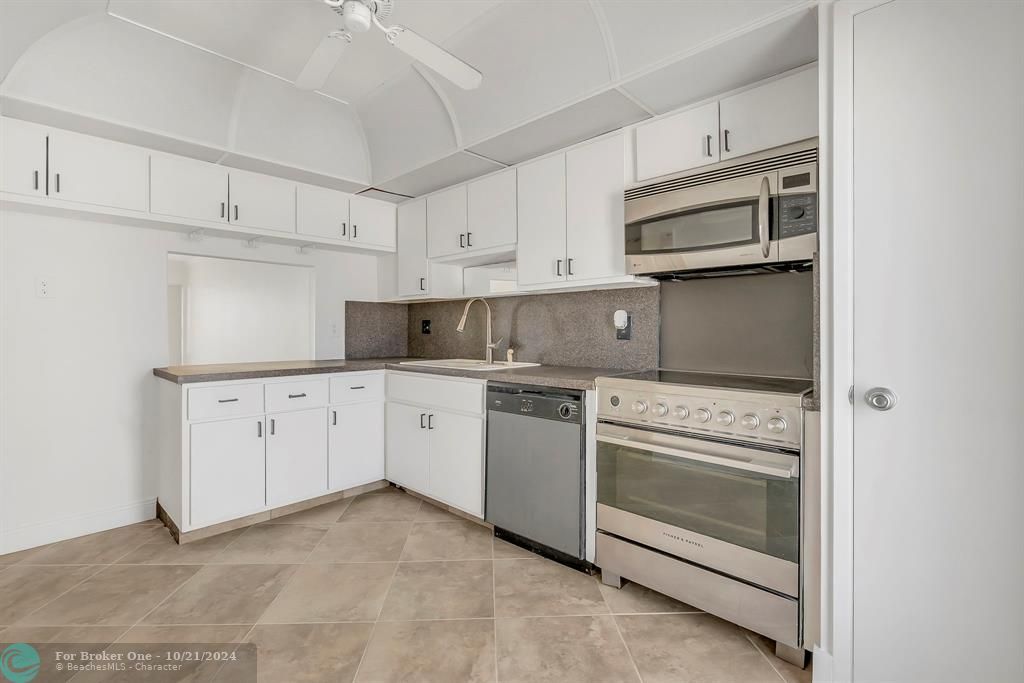 For Sale: $607,900 (2 beds, 2 baths, 1140 Square Feet)