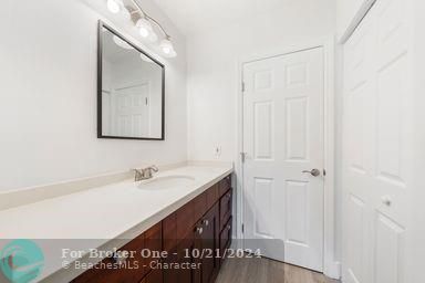 For Sale: $299,000 (2 beds, 2 baths, 1060 Square Feet)