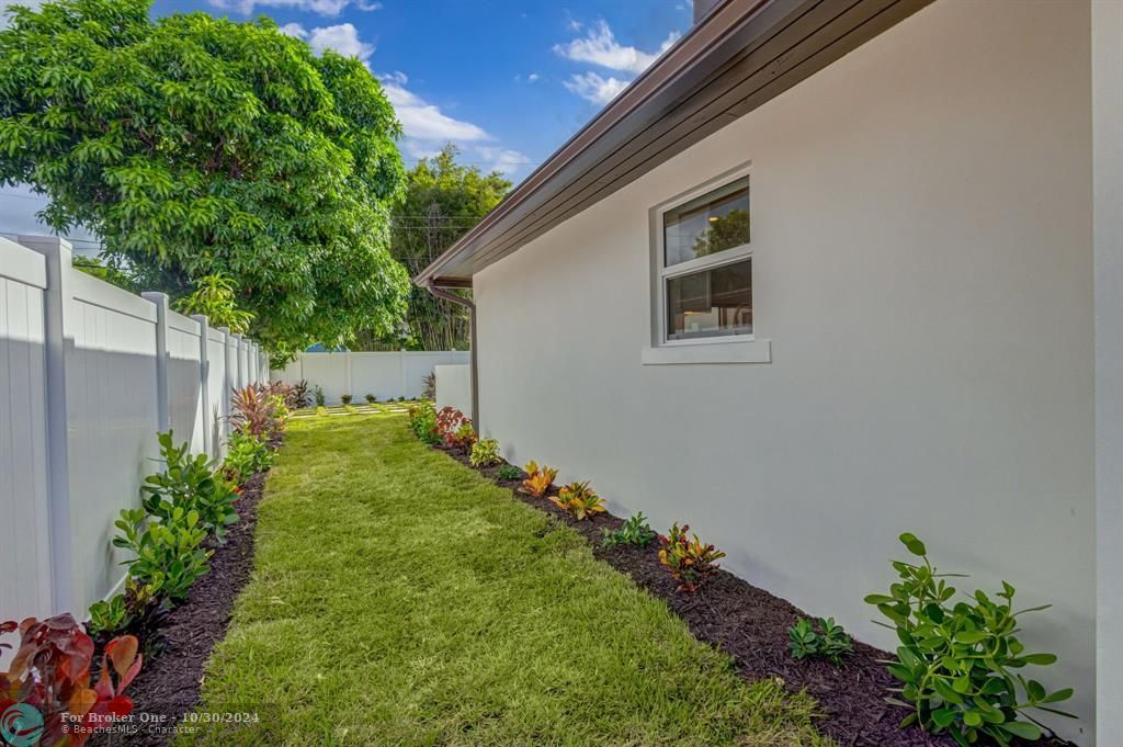 For Sale: $1,699,999 (4 beds, 3 baths, 2120 Square Feet)