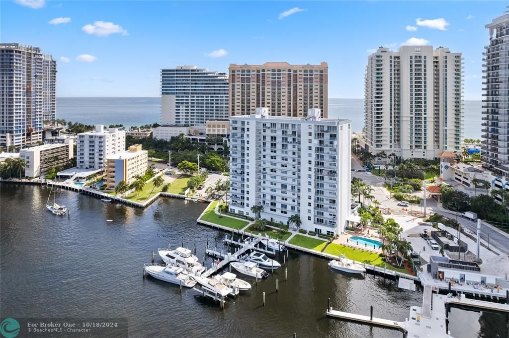 For Sale: $1,399,000 (2 beds, 2 baths, 1435 Square Feet)