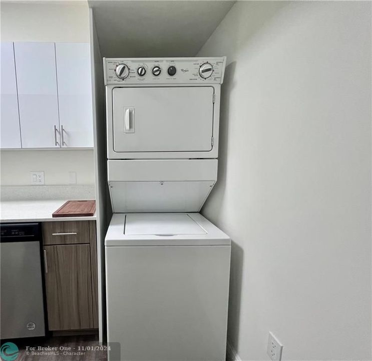 В аренду: $3,295 (2 спален, 2 ванн, 982 Квадратных фут)