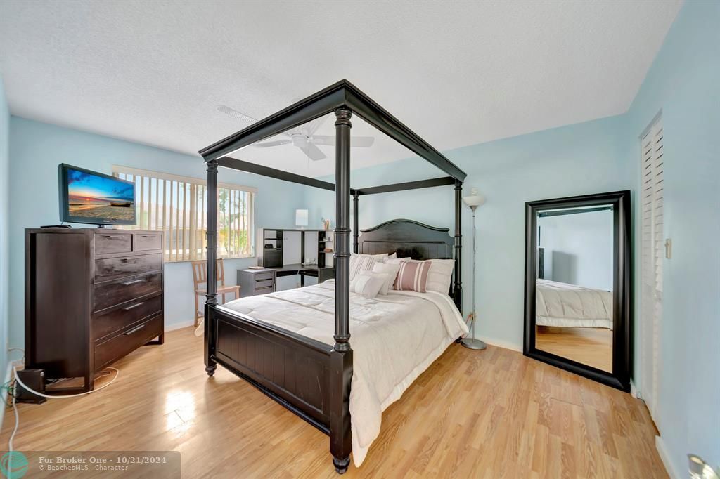 For Sale: $255,000 (2 beds, 2 baths, 1160 Square Feet)