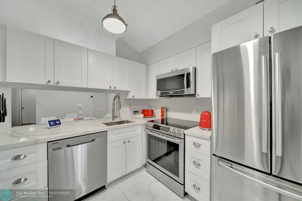 For Sale: $255,000 (2 beds, 2 baths, 1160 Square Feet)