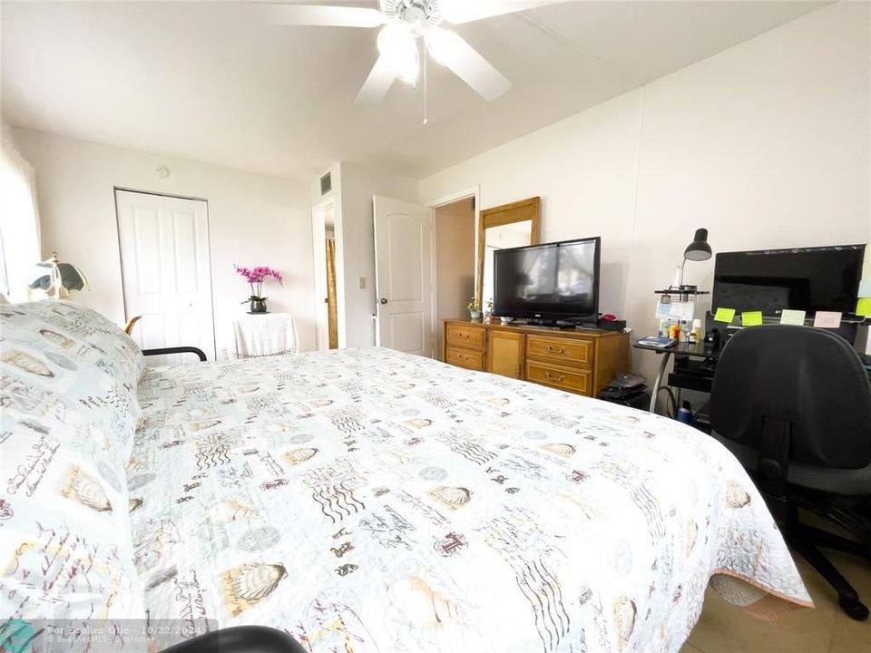 For Sale: $144,000 (1 beds, 1 baths, 639 Square Feet)