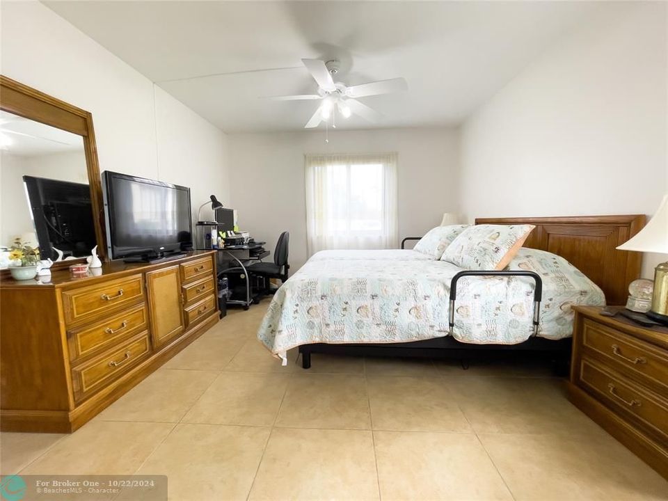 For Sale: $144,000 (1 beds, 1 baths, 639 Square Feet)