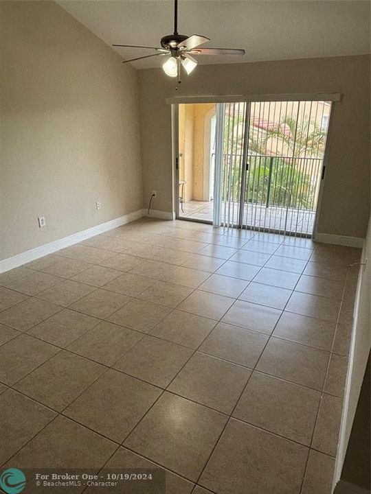 For Rent: $1,800 (2 beds, 2 baths, 1075 Square Feet)