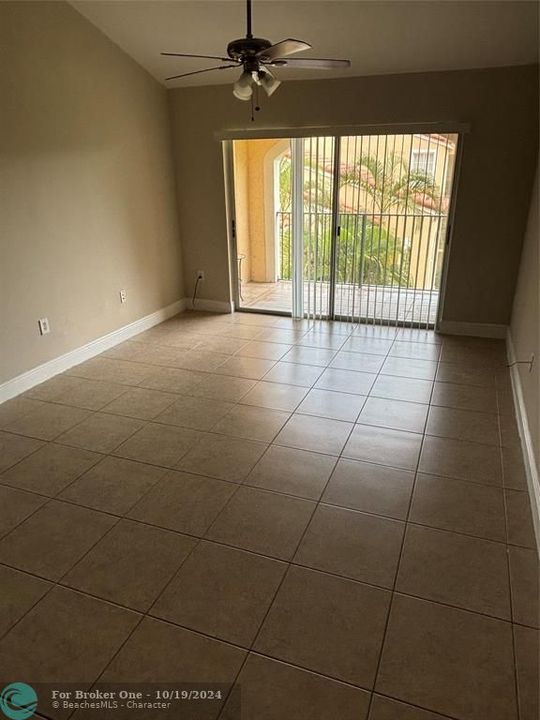 For Rent: $1,800 (2 beds, 2 baths, 1075 Square Feet)