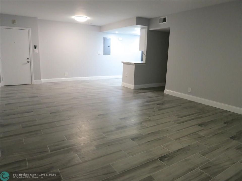 For Sale: $279,000 (2 beds, 2 baths, 1180 Square Feet)