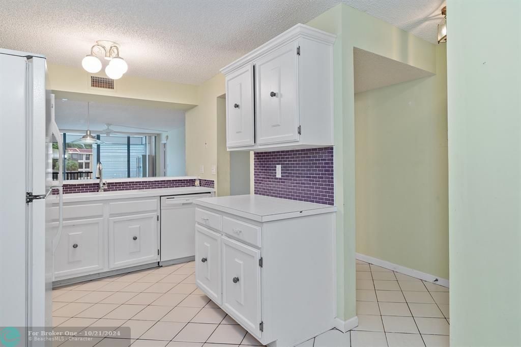 For Sale: $149,000 (2 beds, 2 baths, 1090 Square Feet)