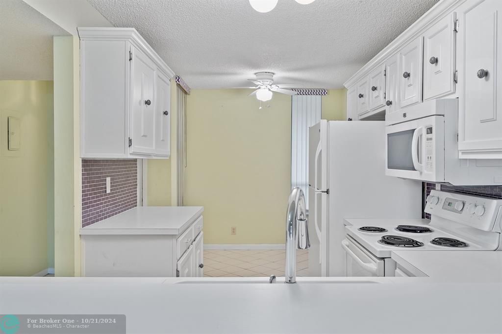 For Sale: $149,000 (2 beds, 2 baths, 1090 Square Feet)