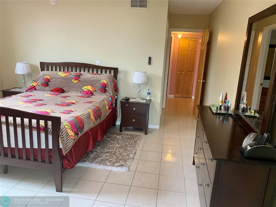 For Rent: $3,000 (2 beds, 2 baths, 1110 Square Feet)