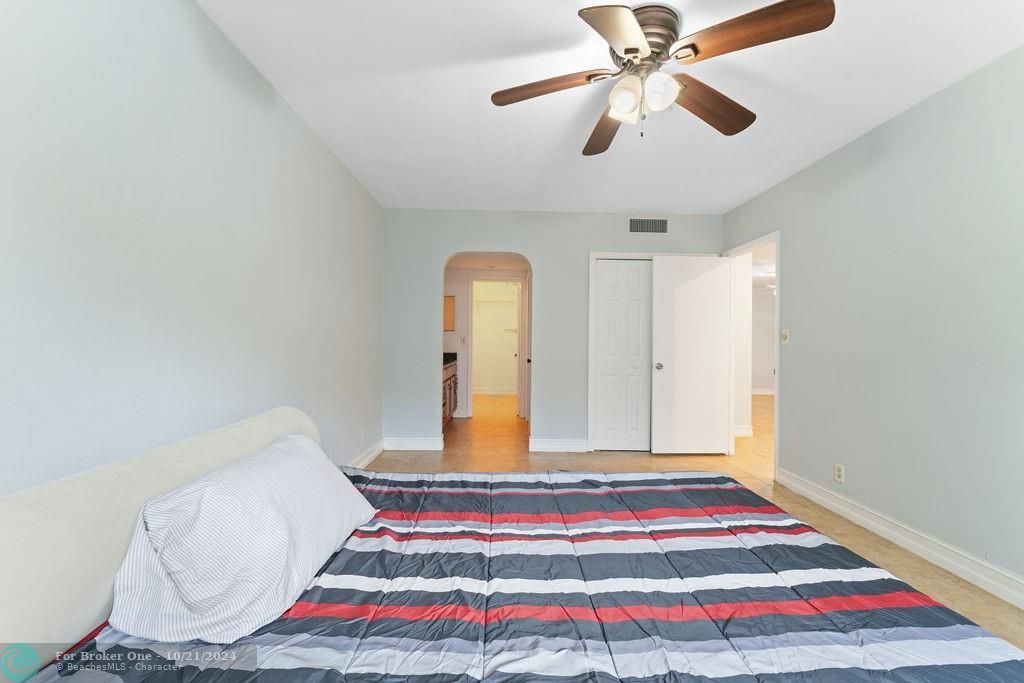 For Sale: $175,000 (2 beds, 2 baths, 1093 Square Feet)