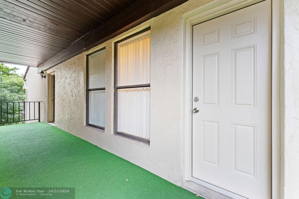 For Sale: $175,000 (2 beds, 2 baths, 1093 Square Feet)