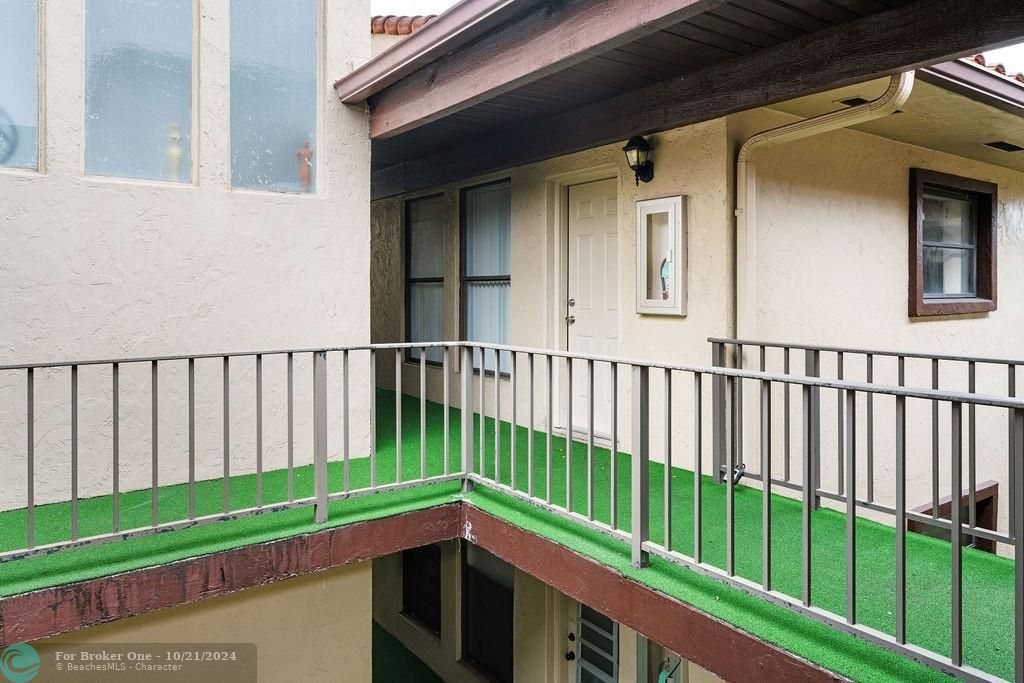 En Venta: $175,000 (2 camas, 2 baños, 1093 Pies cuadrados)