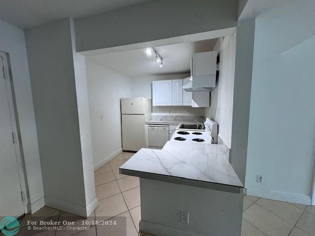 For Rent: $2,100 (2 beds, 2 baths, 936 Square Feet)