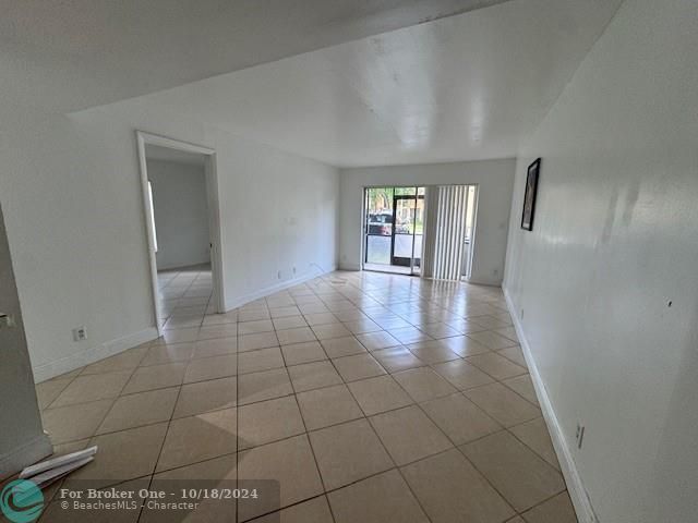 For Rent: $2,100 (2 beds, 2 baths, 936 Square Feet)