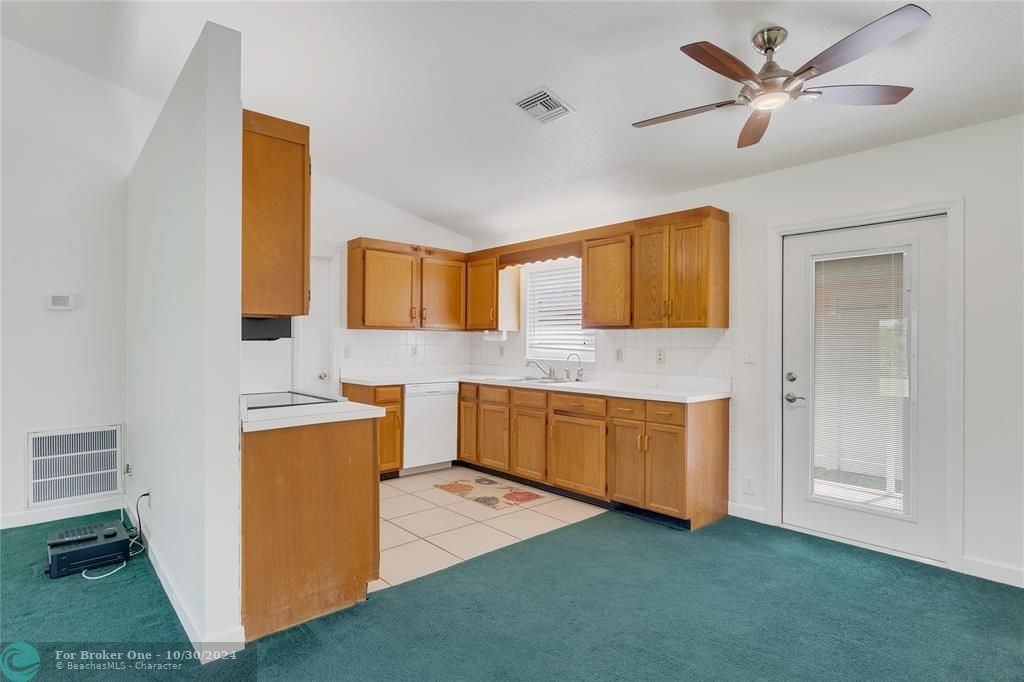 For Sale: $335,000 (2 beds, 2 baths, 1360 Square Feet)