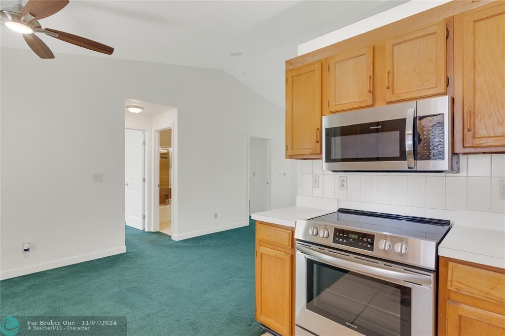 For Sale: $335,000 (2 beds, 2 baths, 1360 Square Feet)