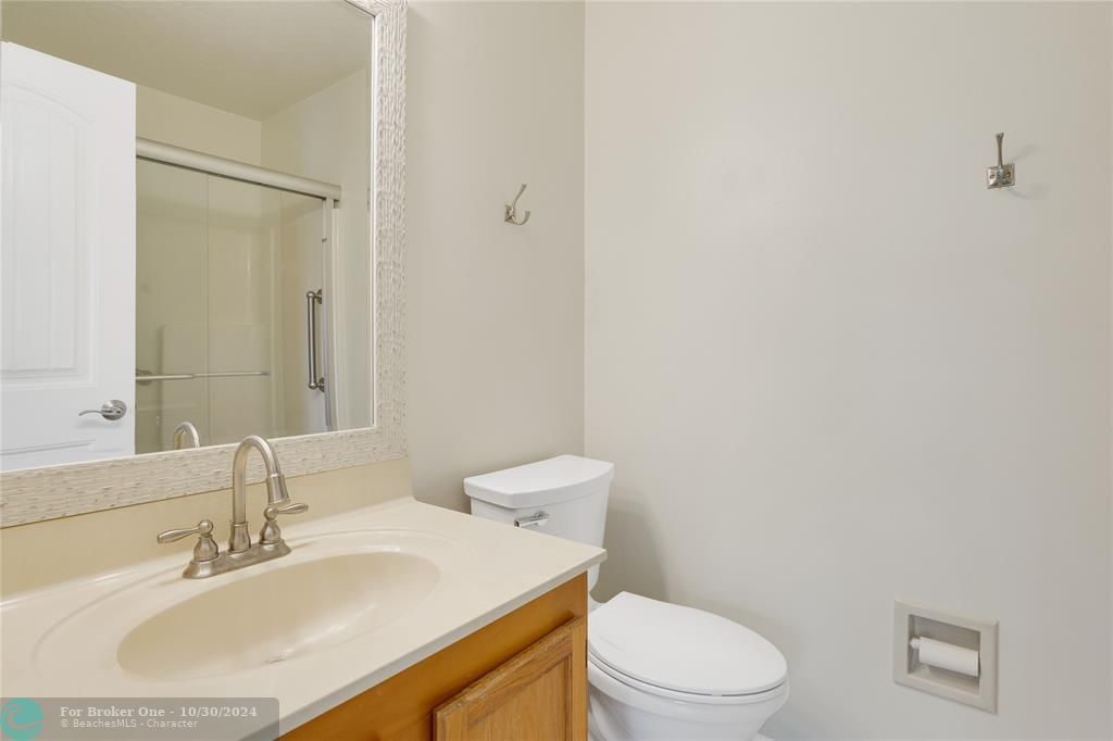 For Sale: $335,000 (2 beds, 2 baths, 1360 Square Feet)