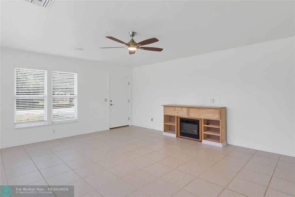 For Sale: $335,000 (2 beds, 2 baths, 1360 Square Feet)