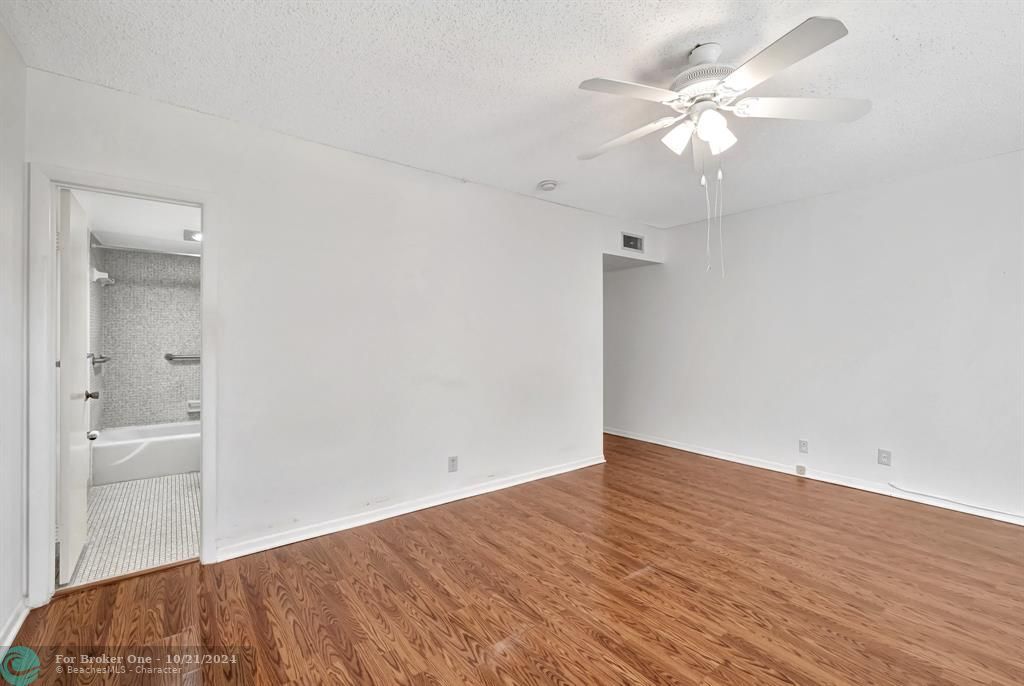 For Sale: $156,000 (2 beds, 2 baths, 1242 Square Feet)