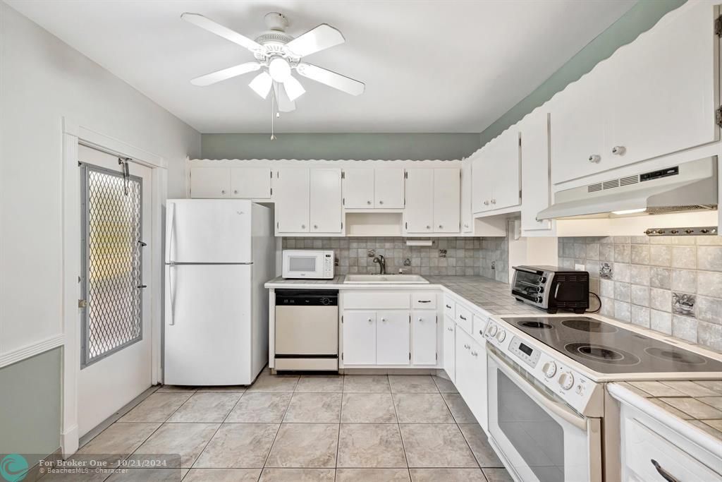 For Sale: $156,000 (2 beds, 2 baths, 1242 Square Feet)