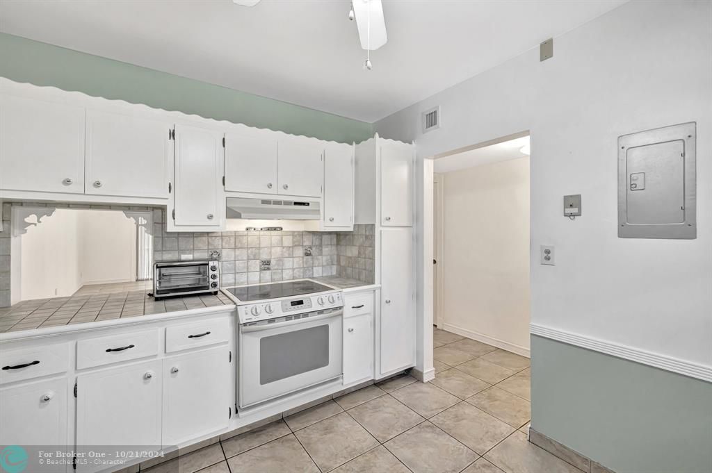 For Sale: $156,000 (2 beds, 2 baths, 1242 Square Feet)