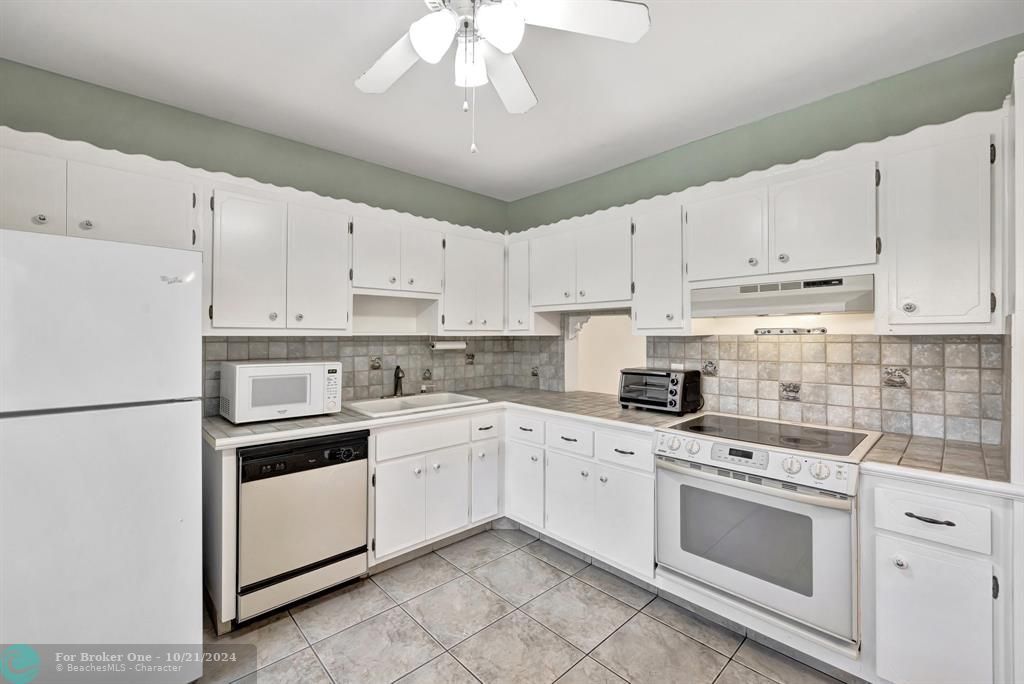 For Sale: $156,000 (2 beds, 2 baths, 1242 Square Feet)