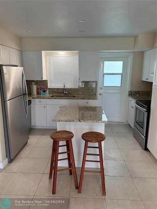 For Rent: $1,900 (1 beds, 1 baths, 572 Square Feet)