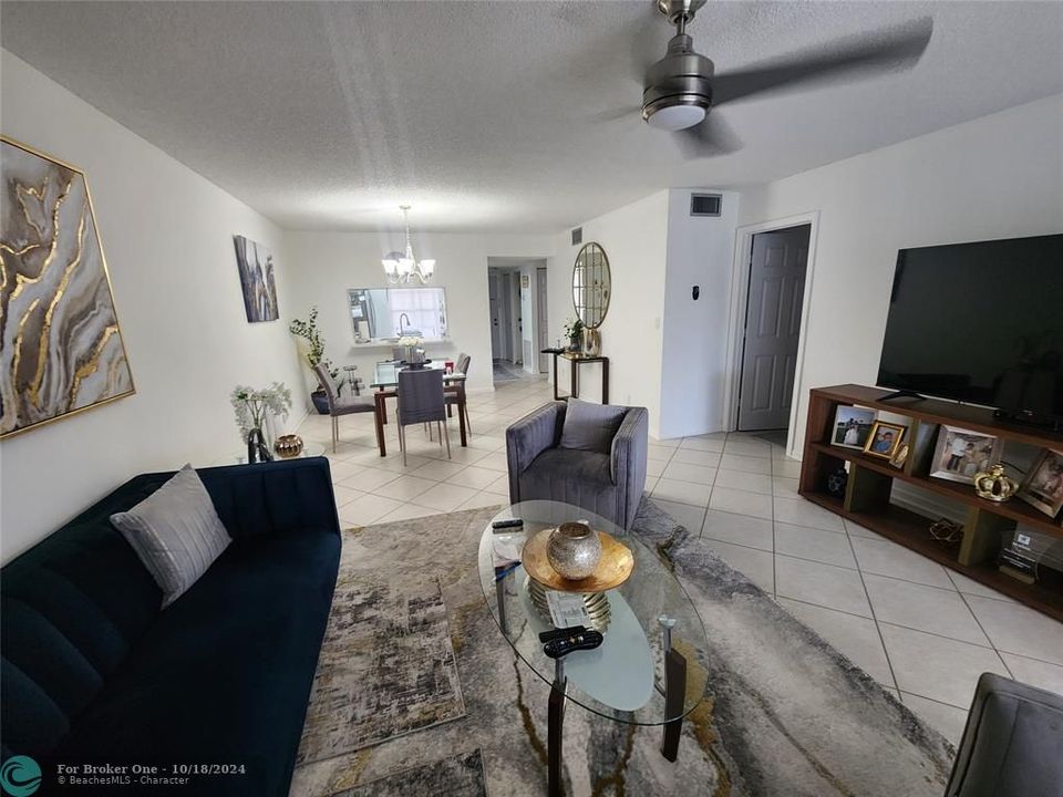 For Sale: $214,000 (2 beds, 2 baths, 1220 Square Feet)