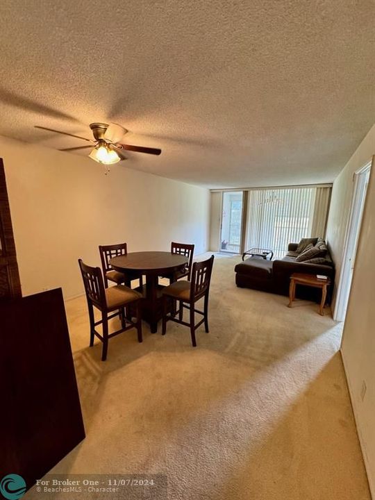 For Rent: $1,750 (1 beds, 1 baths, 960 Square Feet)