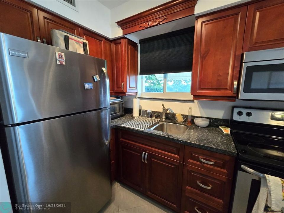 For Sale: $170,000 (1 beds, 1 baths, 600 Square Feet)