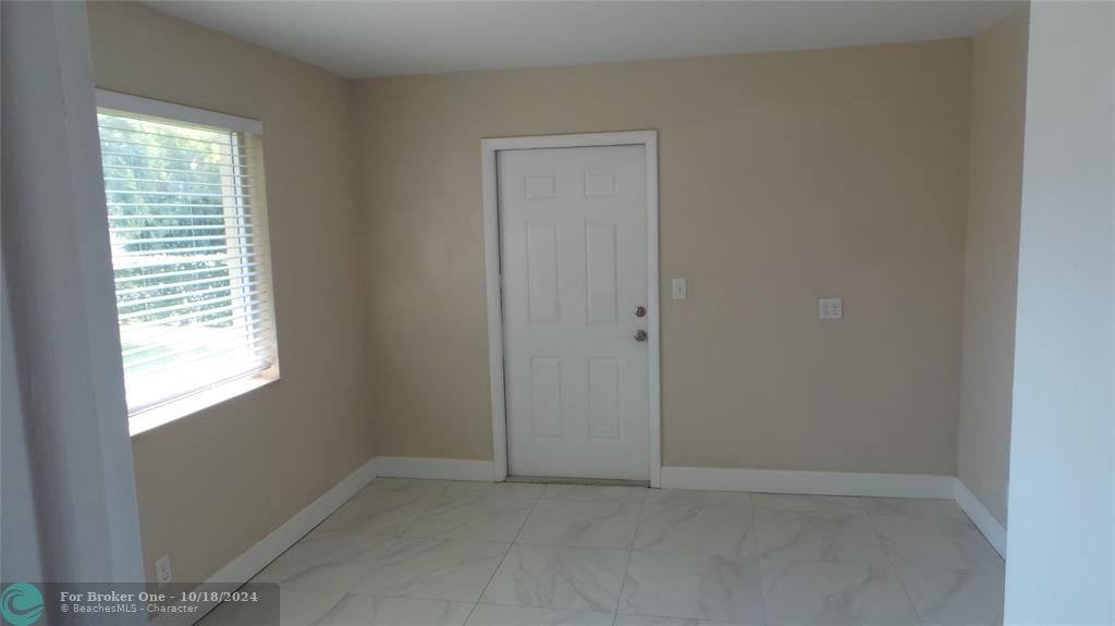 For Sale: $2,695 (3 beds, 3 baths, 1818 Square Feet)