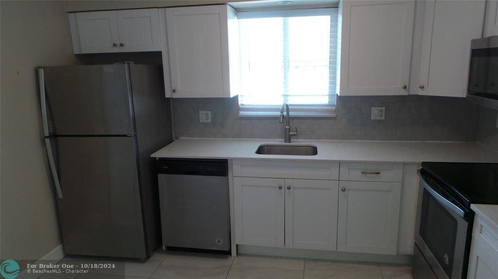 For Sale: $2,695 (3 beds, 3 baths, 1818 Square Feet)