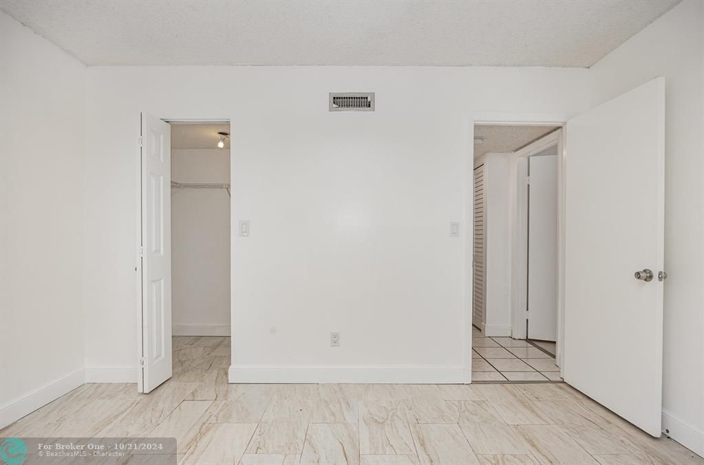 For Sale: $189,500 (2 beds, 2 baths, 905 Square Feet)